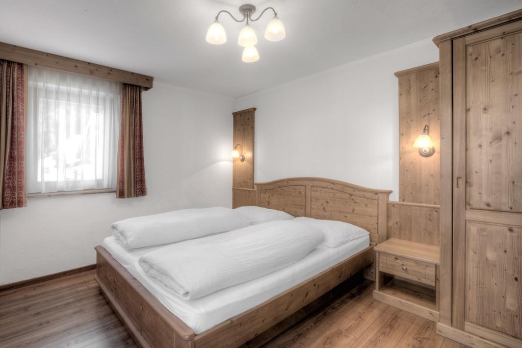 B&B Bracun كورفارا إنْ بادِيا الغرفة الصورة